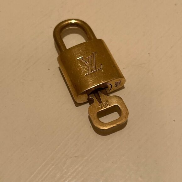 Louis Vuitton Paris Women's Padlock Lock & Key Gold Brass #304 Authentic - Picture 1 of 6
